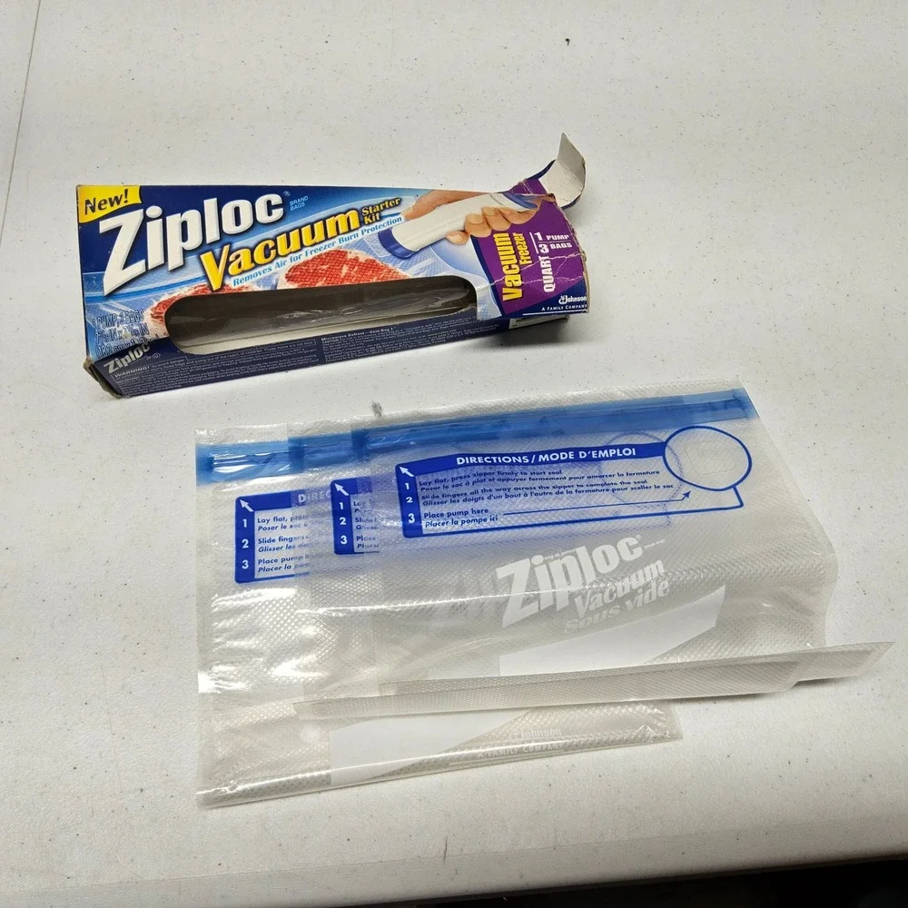 Ziploc Vacuum Starter Kit Manual Pump 4 Boxes‎ Quart Freezer Bags Blue White